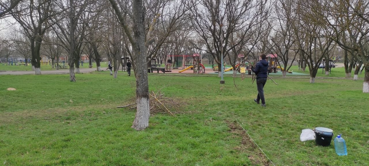 Спортсмены с. Осипенко провели субботник Спортсмены с. Осипенко провели субботник