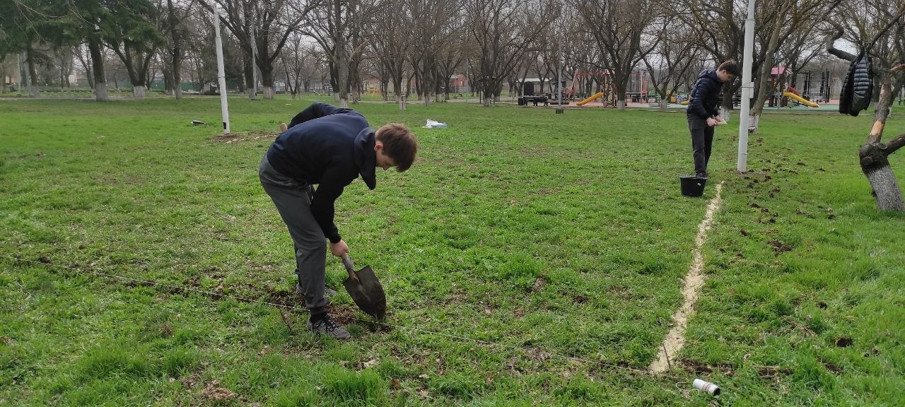 Спортсмены с. Осипенко провели субботник Спортсмены с. Осипенко провели субботник