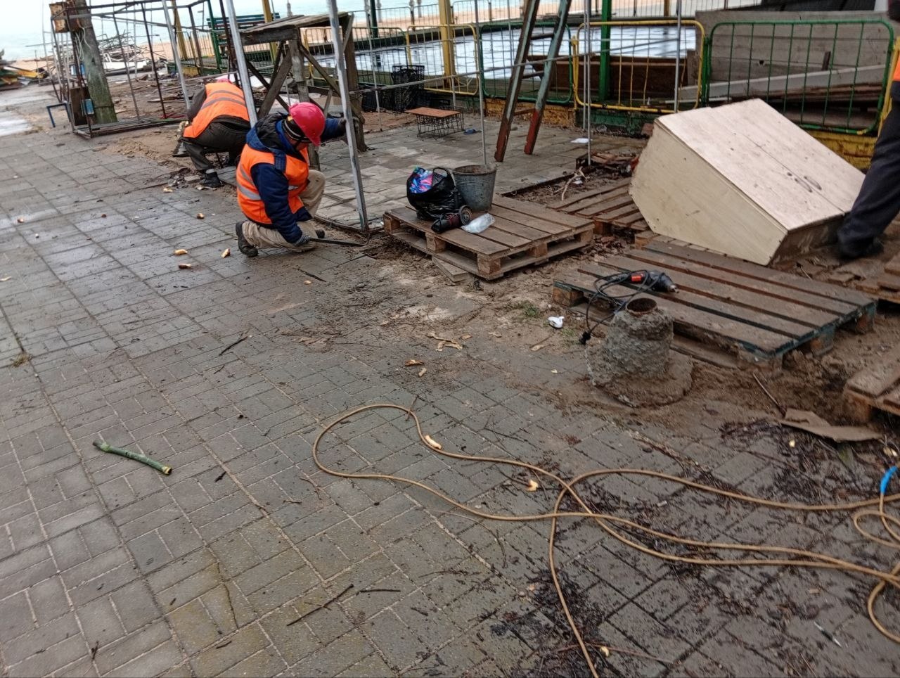 Утро в Бердянске начинается с активных работ коммунальных служб Утро в Бердянске начинается с активных работ коммунальных служб