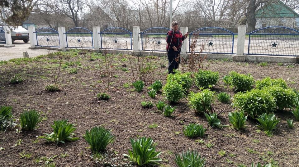 Субботник в Новопетровском Доме культуры Субботник в Новопетровском Доме культуры