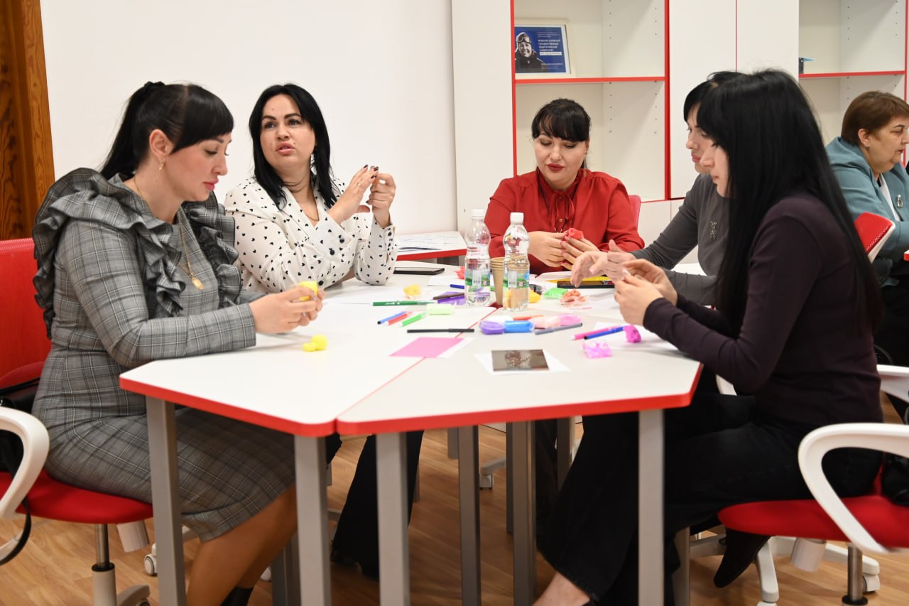 Итоги мастер-класса «Давайте по-настоящему увидим их мир: ребёнок с РАС в инклюзии» в АГПУ им. П.Д. Осипенко Итоги мастер-класса «Давайте по-настоящему увидим их мир: ребёнок с РАС в инклюзии» в АГПУ им. П.Д. Осипенко