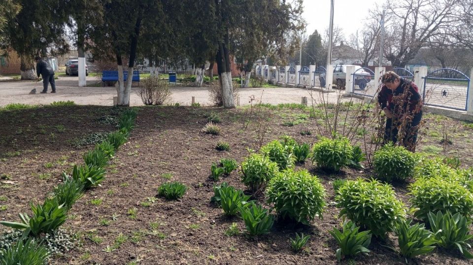 Субботник в Новопетровском Доме культуры Субботник в Новопетровском Доме культуры