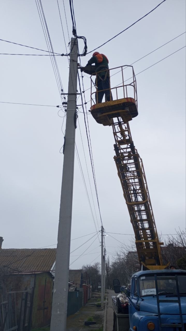 Утро в Бердянске начинается с активных работ коммунальных служб Утро в Бердянске начинается с активных работ коммунальных служб
