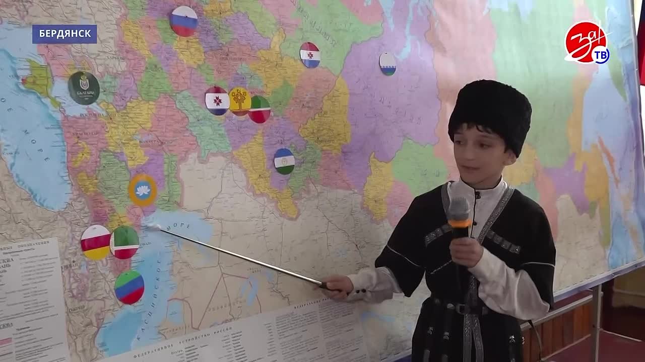 В Бердянской школе №2 запустили проект «Россия — симфония голосов»