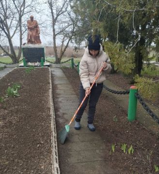 В Бердянском районе продолжаются работы по уборке территорий