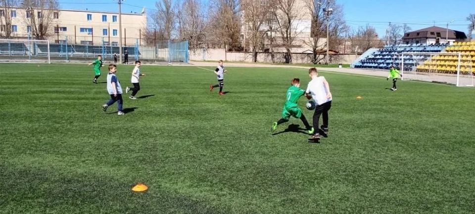 В Бердянске прошёл городской турнир по футболу среди школьников ко Дню космонавтики В Бердянске прошёл городской турнир по футболу среди школьников ко Дню космонавтики