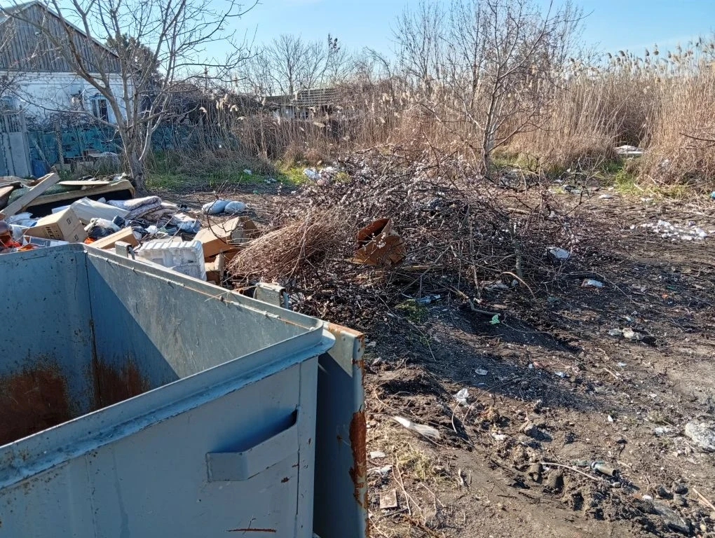 Улица Чернышевского в Бердянске – лидер по стихийным свалкам Улица Чернышевского в Бердянске – лидер по стихийным свалкам