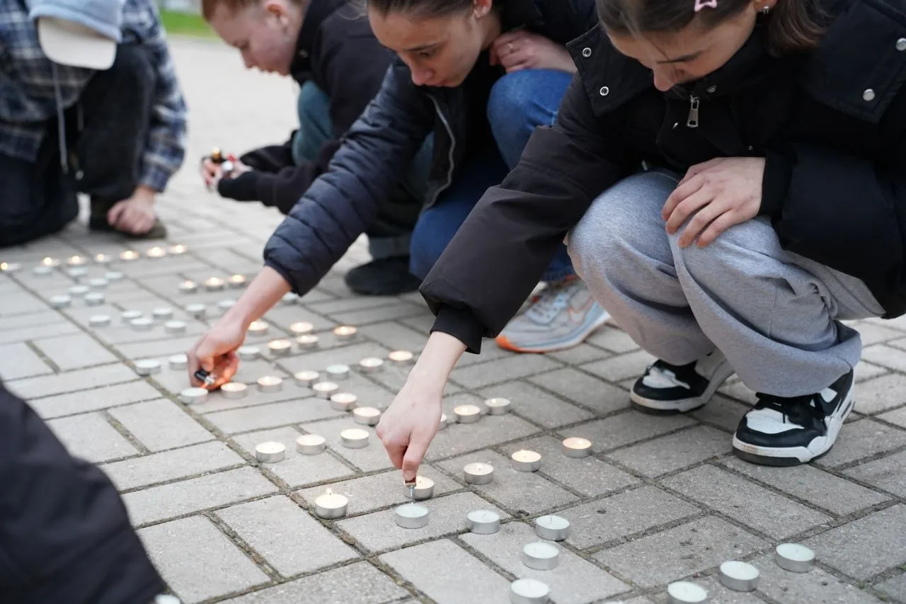 В Бердянске прошла акция «Свеча памяти» В Бердянске прошла акция «Свеча памяти»