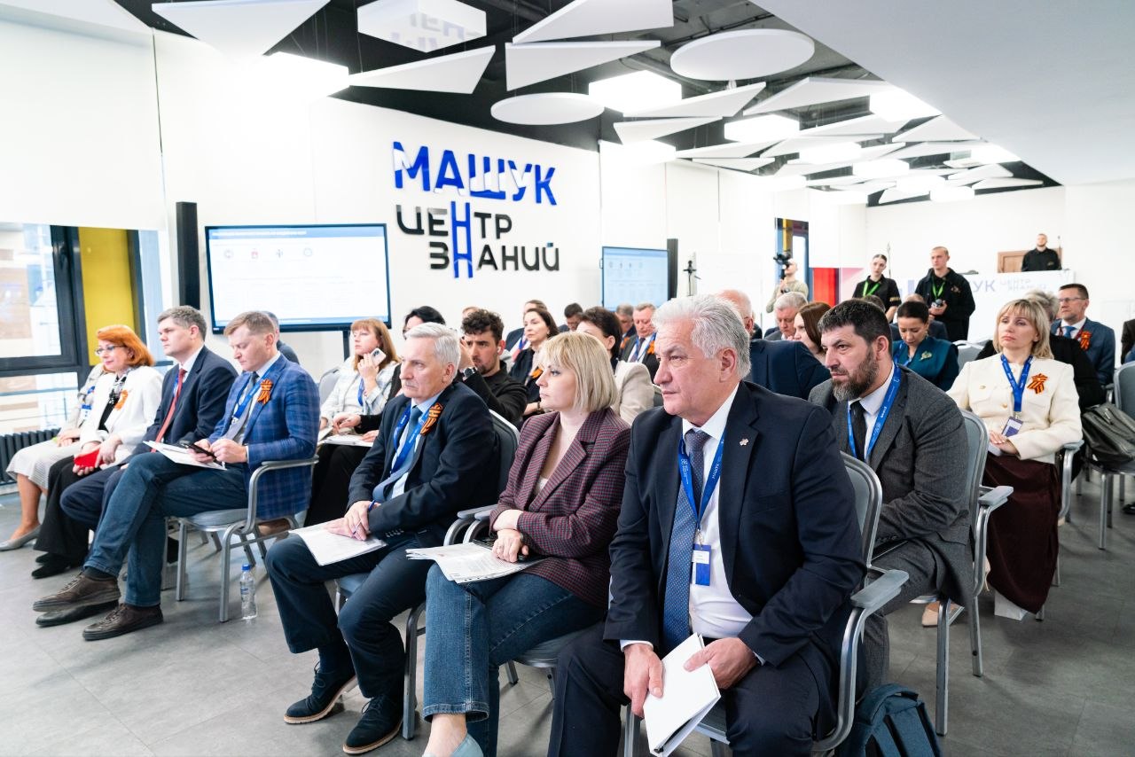 Екатерина Степанюк, и.о. ректора АГПУ им. П.Д. Осипенко, вместе с коллегами — руководителями региональных систем образования, ректорами педагогических вузов, представителями федеральных органов власти — продолжает работать в... Екатерина Степанюк, и.о. ректора АГПУ им. П.Д. Осипенко, вместе с коллегами — руководителями региональных систем образования, ректорами педагогических вузов, представителями федеральных органов власти — продолжает работать в...