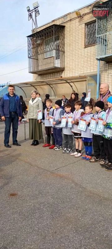Состоялся городской турнир по футболу среди школ Бердянска, посвящённый Дню космонавтики Состоялся городской турнир по футболу среди школ Бердянска, посвящённый Дню космонавтики