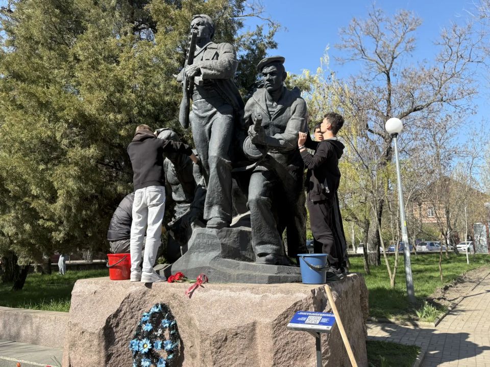 В Бердянске состоялся Единый день субботника В Бердянске состоялся Единый день субботника