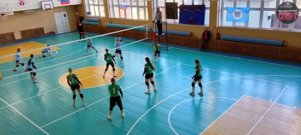 Турнир по волейболу прошел в Спортивной школе имени Назарова г.Бердянск Турнир по волейболу прошел в Спортивной школе имени Назарова г.Бердянск