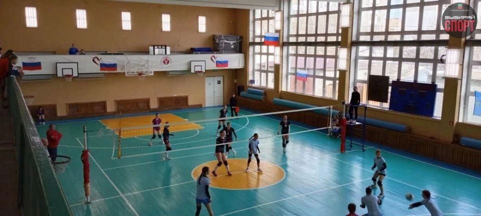 Турнир по волейболу прошел в Спортивной школе имени Назарова г.Бердянск Турнир по волейболу прошел в Спортивной школе имени Назарова г.Бердянск