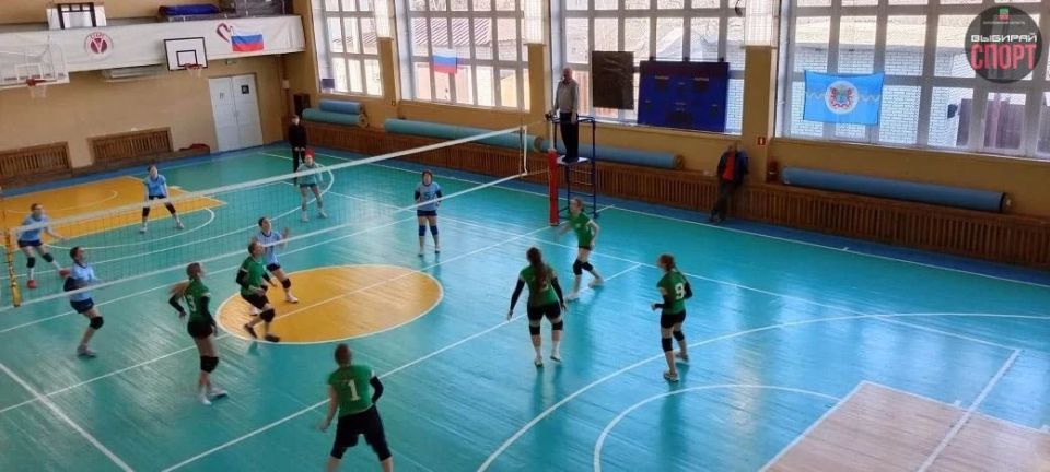 Турнир по волейболу прошел в Спортивной школе имени Назарова г.Бердянск Турнир по волейболу прошел в Спортивной школе имени Назарова г.Бердянск