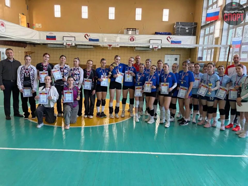 Турнир по волейболу прошел в Спортивной школе имени Назарова г.Бердянск