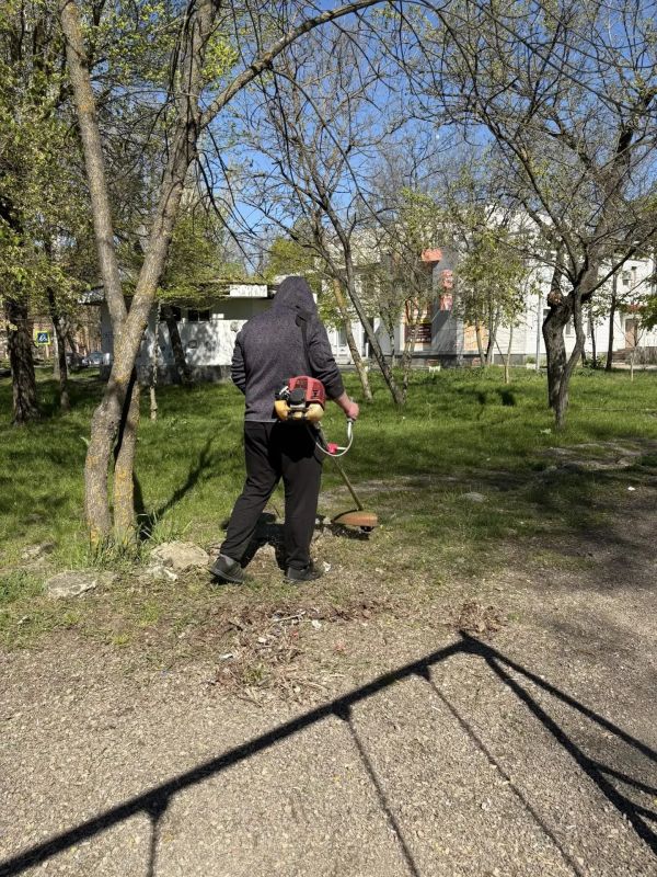 В Бердянске продолжается благоустройство парка «Шмидта» В Бердянске продолжается благоустройство парка «Шмидта»