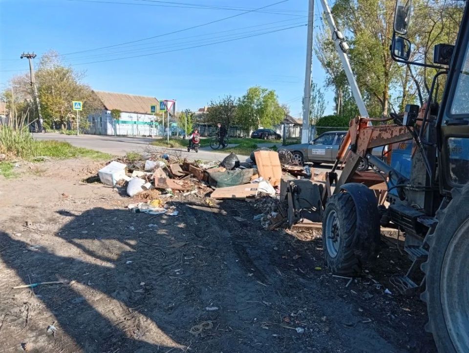 В Бердянске продолжаются весенние работы по наведению чистоты и порядка в городе В Бердянске продолжаются весенние работы по наведению чистоты и порядка в городе
