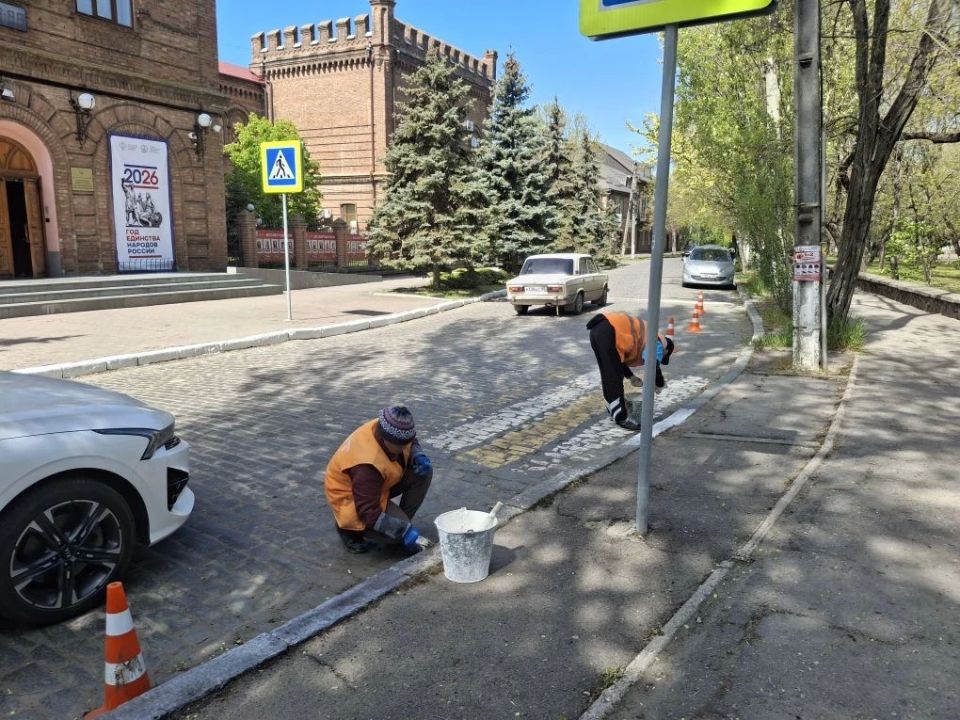 В Бердянске продолжаются весенние работы по наведению чистоты и порядка в городе В Бердянске продолжаются весенние работы по наведению чистоты и порядка в городе
