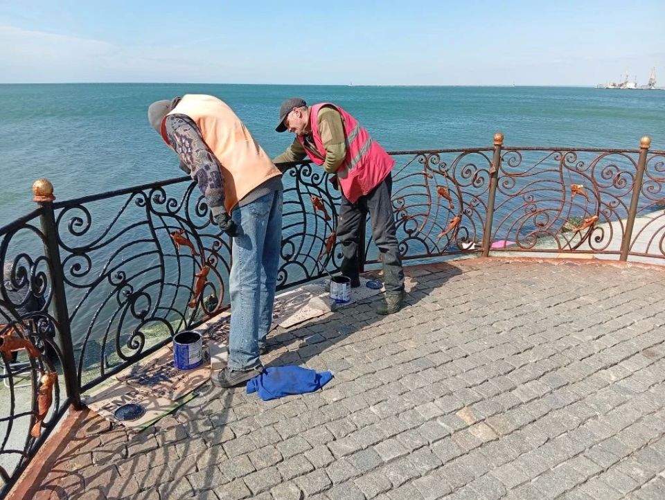 В Бердянске продолжаются весенние работы по наведению чистоты и порядка в городе В Бердянске продолжаются весенние работы по наведению чистоты и порядка в городе
