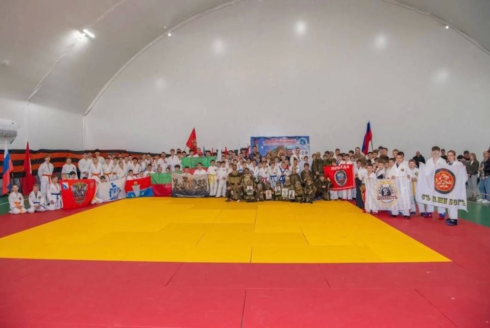 Бердянские спортсмены приняли участие во Всероссийских соревнованиях по армейскому рукопашному бою Бердянские спортсмены приняли участие во Всероссийских соревнованиях по армейскому рукопашному бою