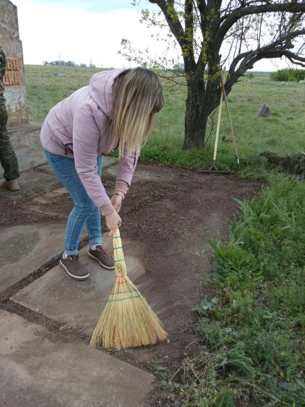 В Софиевке привели в порядок местный памятник В Софиевке привели в порядок местный памятник