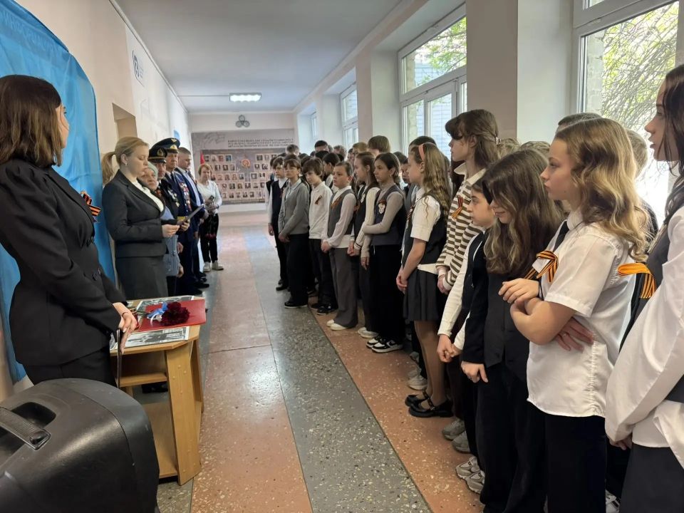 В Бердянске открыли доску памяти выпускника школы, погибшего в ходе СВО В Бердянске открыли доску памяти выпускника школы, погибшего в ходе СВО