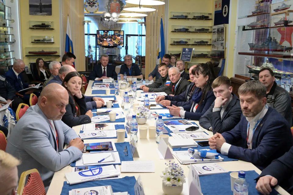 Делегация из Бердянска приняла участие во || конференции «Возрождение» в Севастополе, посвященной развитию яхтинга в новых регионах Делегация из Бердянска приняла участие во || конференции «Возрождение» в Севастополе, посвященной развитию яхтинга в новых регионах