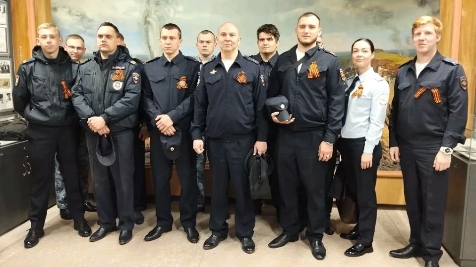 Транспортные полицейские Бердянского ЛОП посетили музей «Подвиг» в преддверии Дня Победы Транспортные полицейские Бердянского ЛОП посетили музей «Подвиг» в преддверии Дня Победы