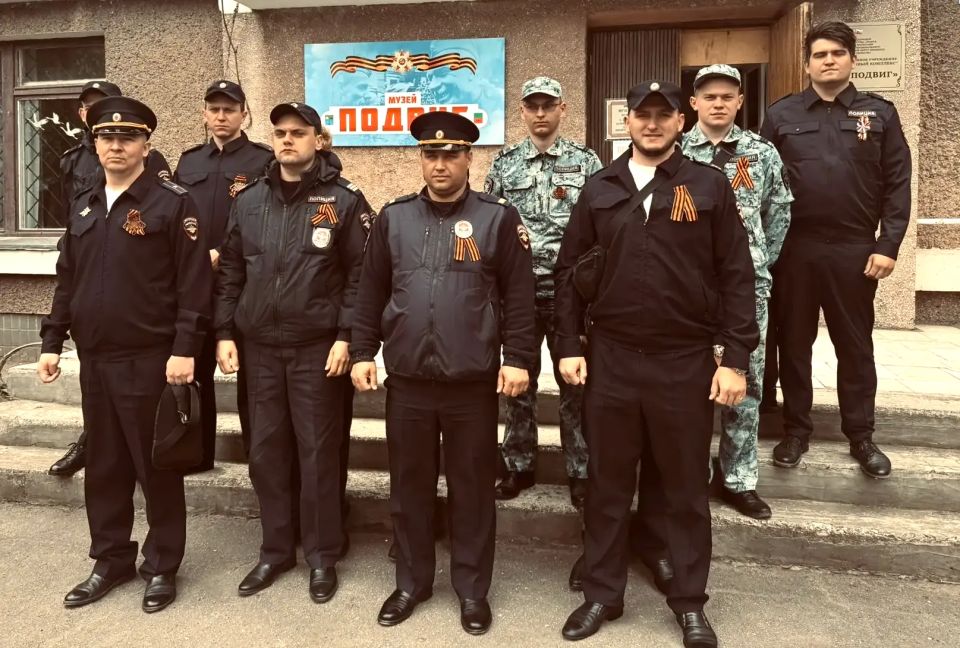 Транспортные полицейские Бердянского ЛОП посетили музей «Подвиг» в преддверии Дня Победы