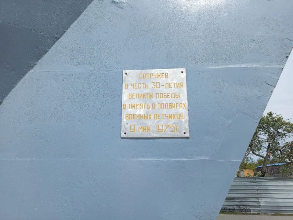 Перед Днем Победы в Бердянске провели акцию чистый памятник Перед Днем Победы в Бердянске провели акцию чистый памятник