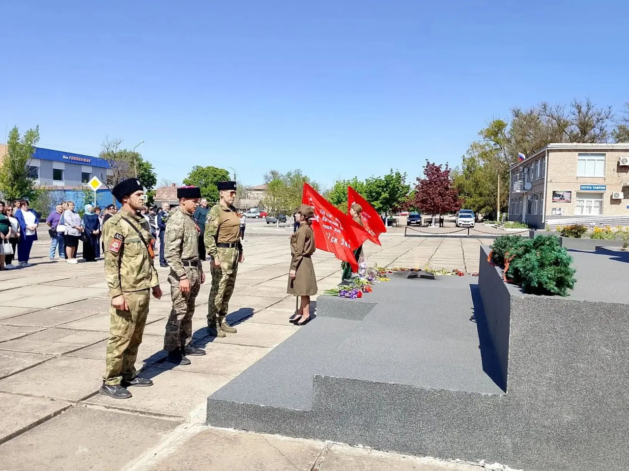 День Победы в Андреевке. В посёлке Андреевка на мемориале состоялось торжественное мероприятие «Навечно в памяти народной», посвящённое Дню Победы День Победы в Андреевке. В посёлке Андреевка на мемориале состоялось торжественное мероприятие «Навечно в памяти народной», посвящённое Дню Победы