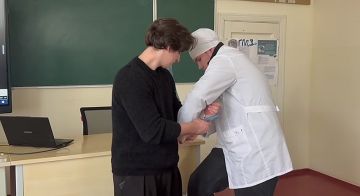 Будущие медики в гостях у школьников: Бердянский медицинский колледж провел профориентационную встречу