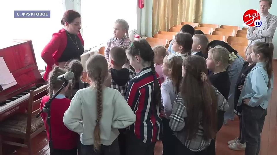 Руководители художественных коллективов Бердянска провели мастер-класс для школьников