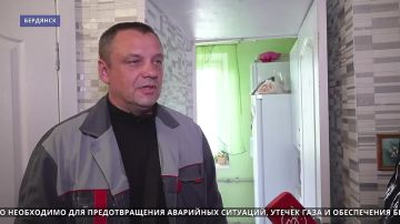 Бригада Бердянского участка газового хозяйства «Запорожгаз» проводит плановое техобслуживание газового оборудования в многоквартирных домах