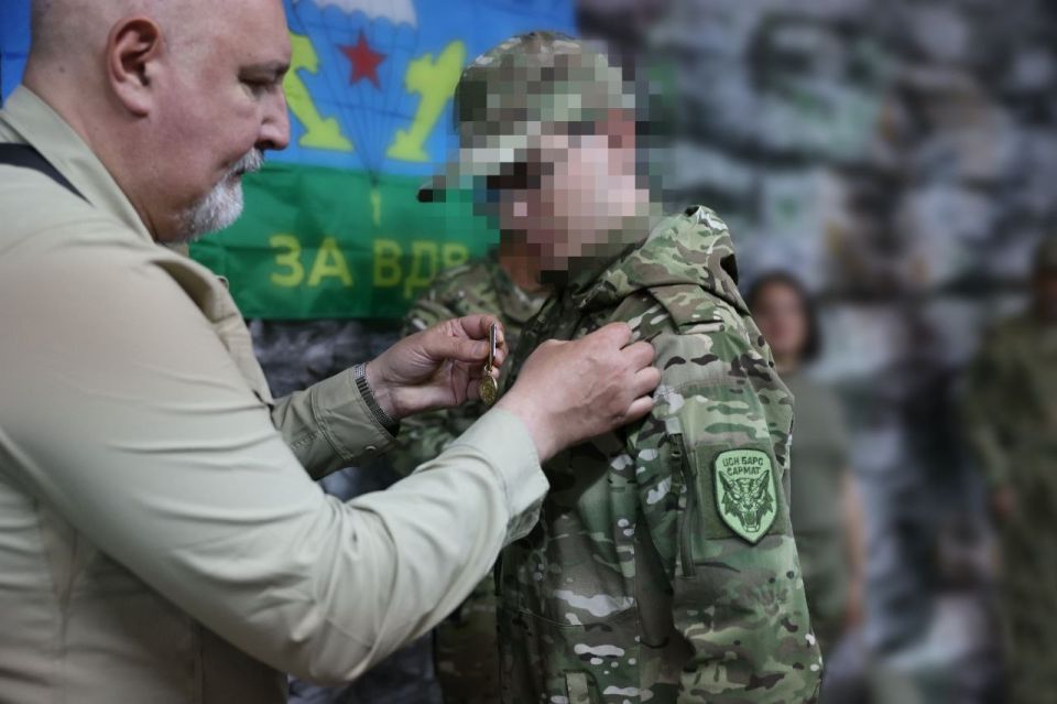 Награждение перед встречей с новобранцами давно стало славной традицией в нашем Центре специального назначения «Барс-Сармат» Награждение перед встречей с новобранцами давно стало славной традицией в нашем Центре специального назначения «Барс-Сармат»