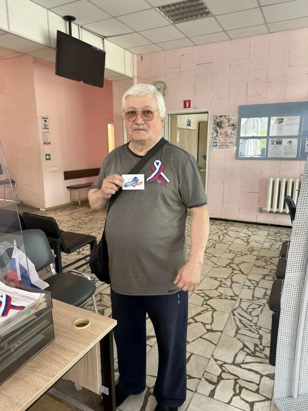 В преддверии Дня России сотрудники ГКУ «Бердянское управление социальной защиты» Министерства труда и социальной политики Запорожской области организовали патриотическую акцию по раздаче ленточек-триколоров и... В преддверии Дня России сотрудники ГКУ «Бердянское управление социальной защиты» Министерства труда и социальной политики Запорожской области организовали патриотическую акцию по раздаче ленточек-триколоров и...