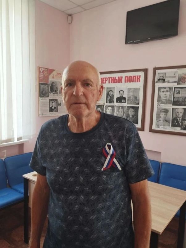 В преддверии Дня России сотрудники ГКУ «Бердянское управление социальной защиты» Министерства труда и социальной политики Запорожской области организовали патриотическую акцию по раздаче ленточек-триколоров и... В преддверии Дня России сотрудники ГКУ «Бердянское управление социальной защиты» Министерства труда и социальной политики Запорожской области организовали патриотическую акцию по раздаче ленточек-триколоров и...