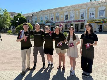 В День России волонтёры поздравили жителей Бердянска