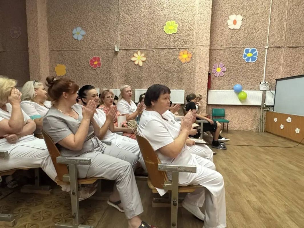 Праздничный концерт в детском санатории "Бердянский" Праздничный концерт в детском санатории "Бердянский"