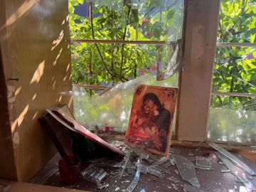Храм в Бердянске на Запорожье поврежден из-за удара дрона ВСУ по находившейся рядом фуре, сообщили в епархии