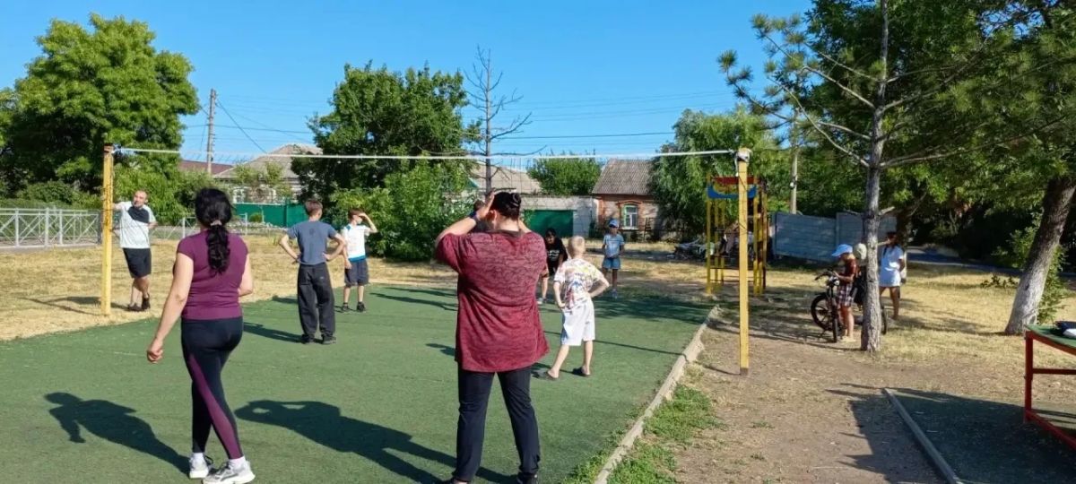 Волейбольный турнир в школьном парке — в честь Дня семьи, любви и верности! Волейбольный турнир в школьном парке — в честь Дня семьи, любви и верности!