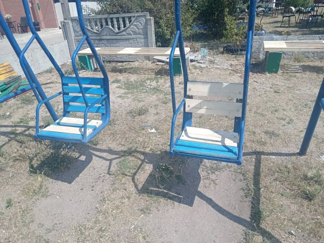 В Бердянске продолжаются работы по обновлению детских площадок, зон отдыха и спортивных объектов В Бердянске продолжаются работы по обновлению детских площадок, зон отдыха и спортивных объектов
