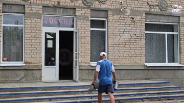 Глава округа проверил ход ремонта в Доме культуры Новопетровки