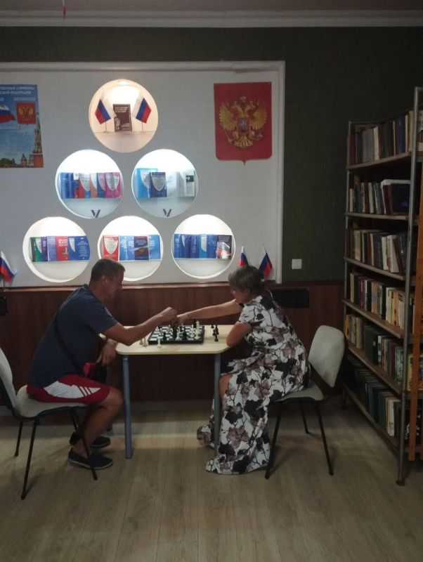 В библиотеке села Осипенко прошел шахматный турнир В библиотеке села Осипенко прошел шахматный турнир