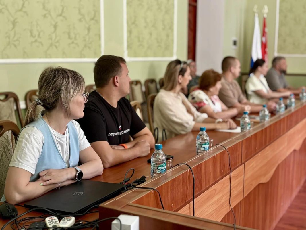 В Азовском государственном педагогическом университете обсудили развитие образовательной инфраструктуры в рамках партийного проекта «Моя карьера с Единой Россией» В Азовском государственном педагогическом университете обсудили развитие образовательной инфраструктуры в рамках партийного проекта «Моя карьера с Единой Россией»
