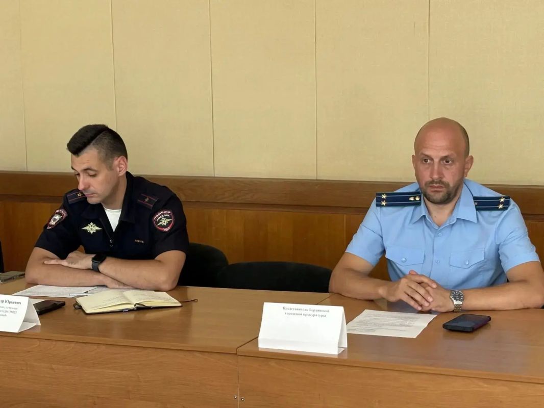 В Бердянске обсудили меры по профилактике подростковой преступности и рассмотрели случай употребления наркотиков несовершеннолетней В Бердянске обсудили меры по профилактике подростковой преступности и рассмотрели случай употребления наркотиков несовершеннолетней