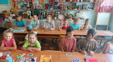 В Бердянске провели мастер-класс для детей ко Дню флага