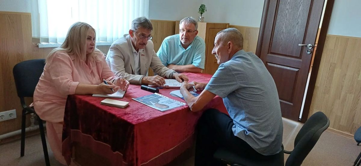 В селе Долинское состоялся совместный прием граждан В селе Долинское состоялся совместный прием граждан