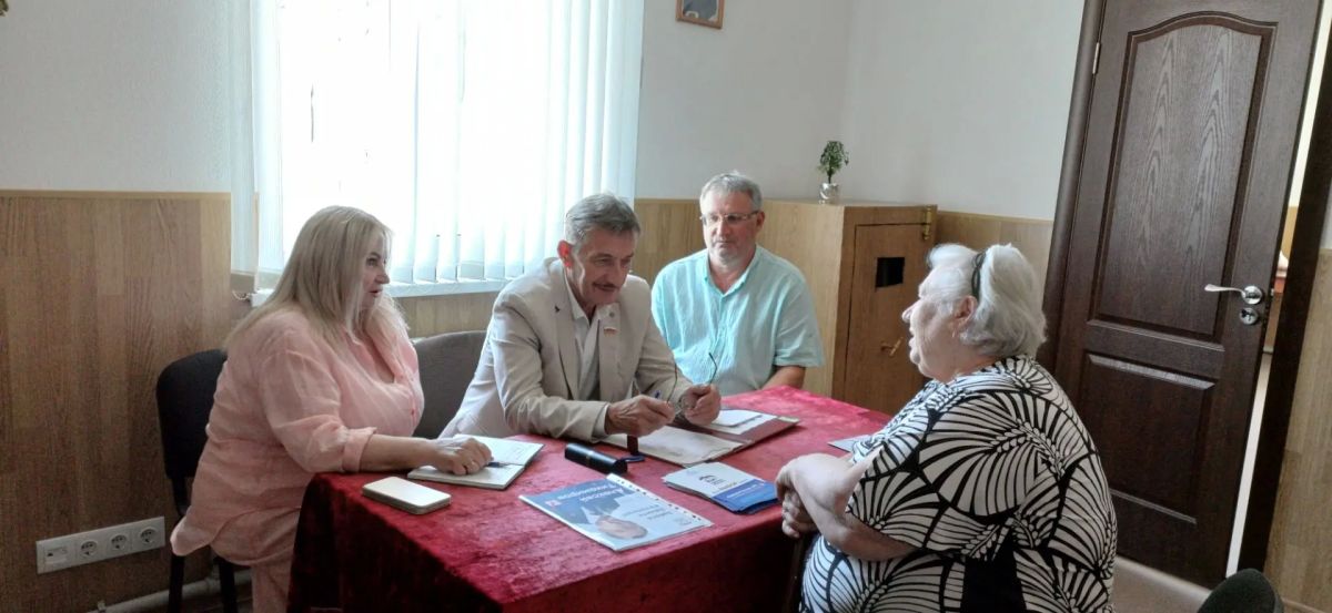 В селе Долинское состоялся совместный прием граждан В селе Долинское состоялся совместный прием граждан
