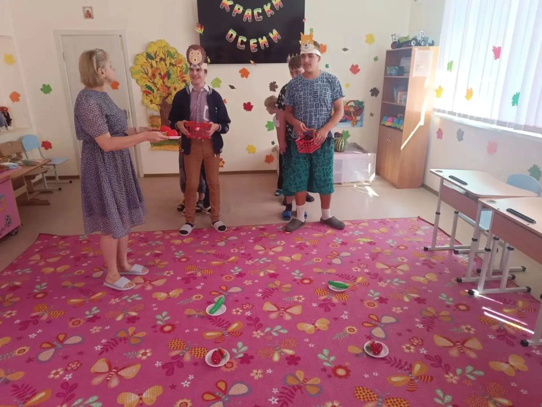 «Краски осени». В ГБУ "Комплексный центр социального обслуживания населения" Министерства труда и социальной политики Запорожской области, в отделении комплексной реабилитации детей - инвалидов обособленного подразделения... «Краски осени». В ГБУ "Комплексный центр социального обслуживания населения" Министерства труда и социальной политики Запорожской области, в отделении комплексной реабилитации детей - инвалидов обособленного подразделения...
